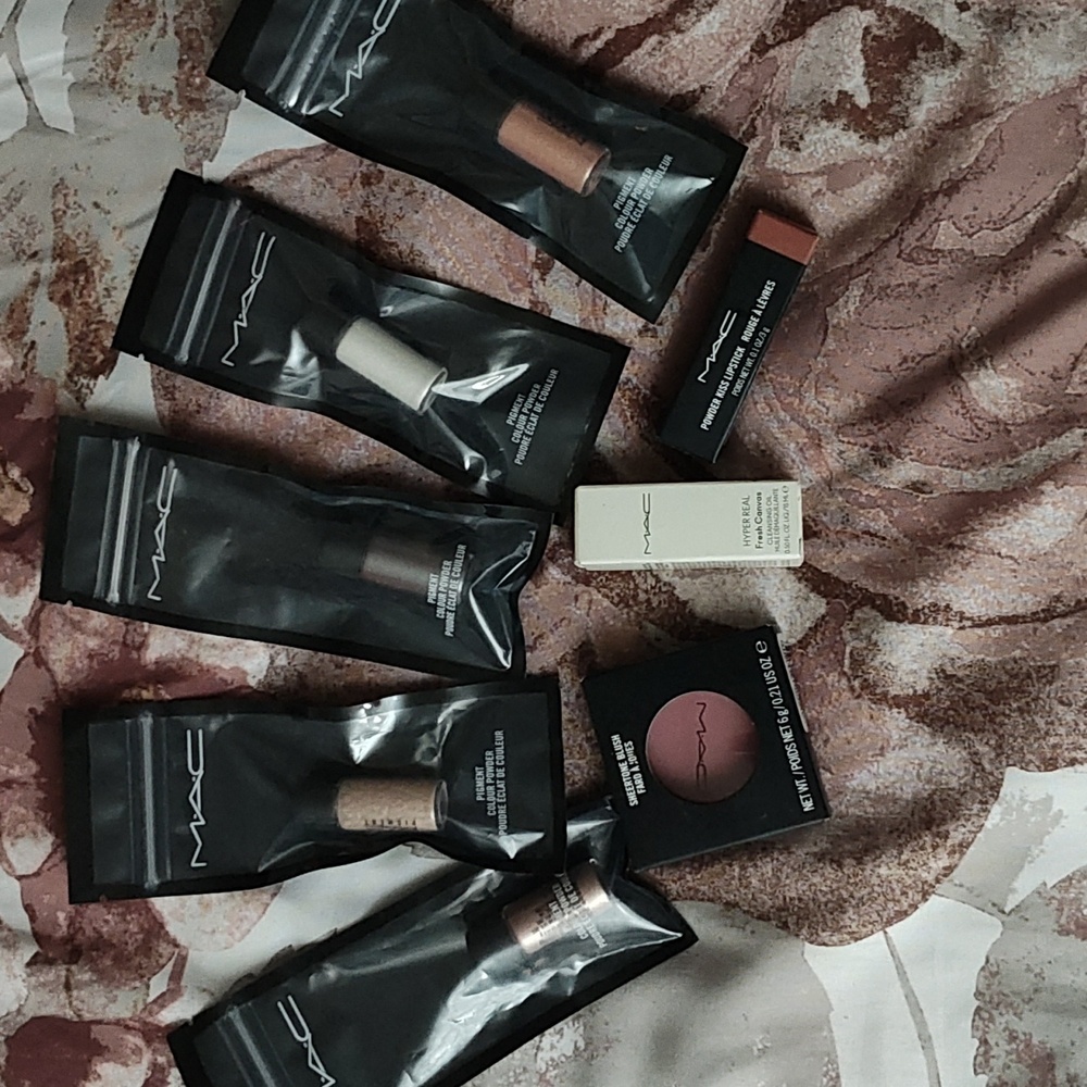 Pigment Color Powder, blush, lipstick, cleansing oil (Mac Cosmetics)